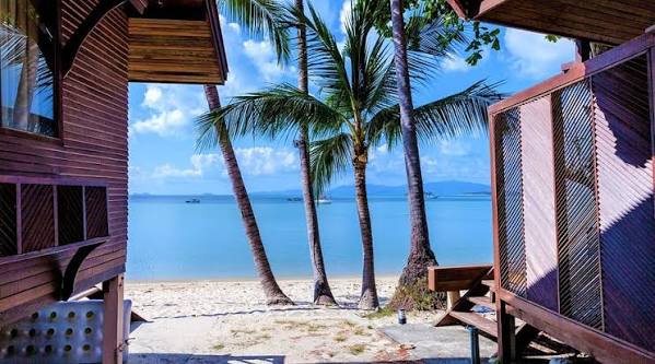 Bungalow tropical bord de plage